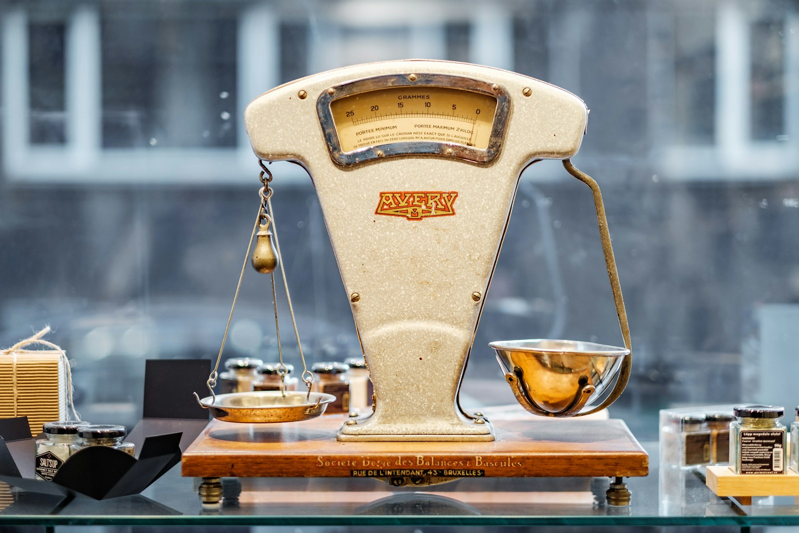A kitchen scale on a worktop, used for weighing ingredients